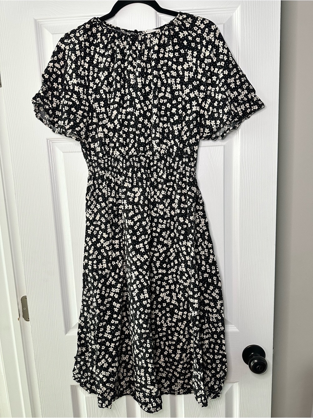 H&M Black & White Floral Smocked Midi Dress Size Medium